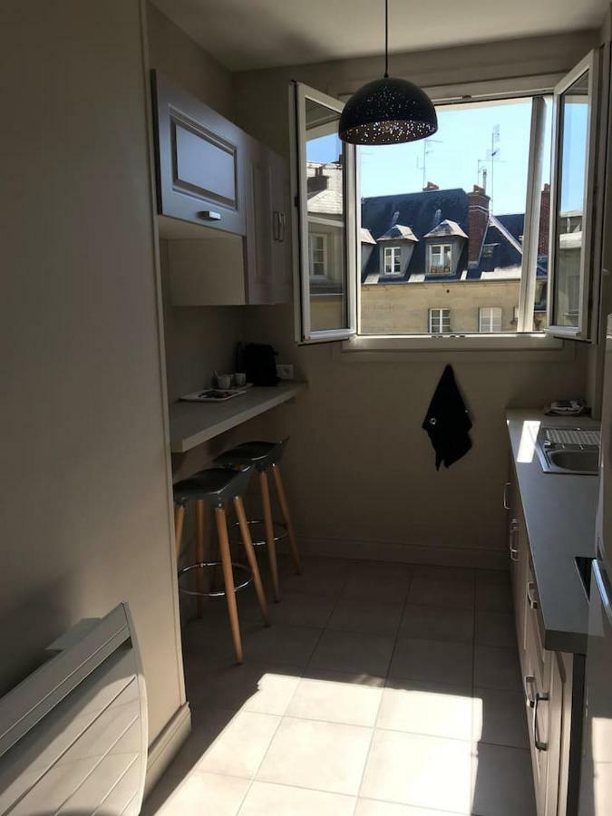 Appartement De Charme En Plein Coeur Du Centre Ville De Compiegne Luaran gambar